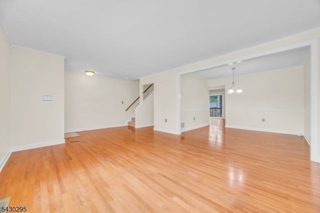 39 Balsam Ct, Hillsborough Twp., NJ 08844