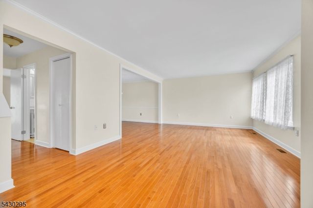39 Balsam Ct, Hillsborough Twp., NJ 08844