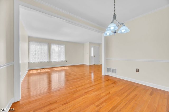 39 Balsam Ct, Hillsborough Twp., NJ 08844