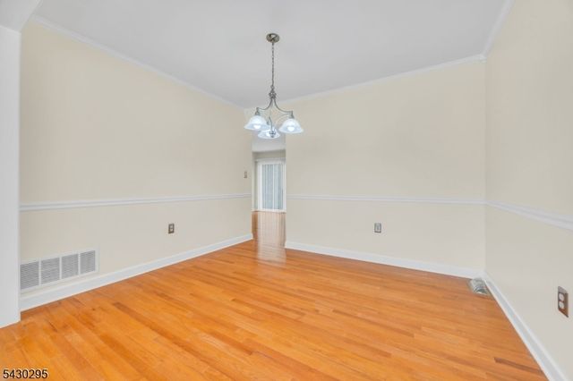 39 Balsam Ct, Hillsborough Twp., NJ 08844