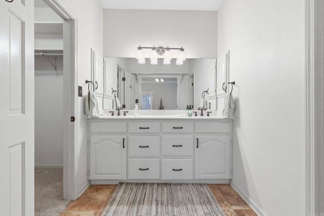 208 Summerfield Dr., Bryant, AR 72022