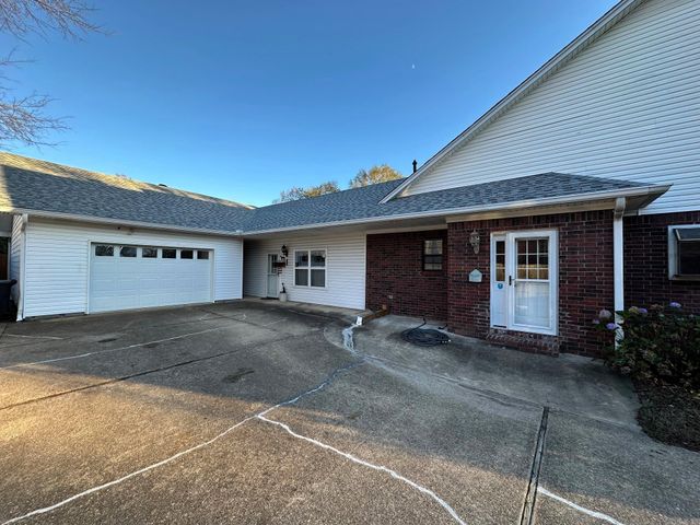 208 Summerfield Dr., Bryant, AR 72022