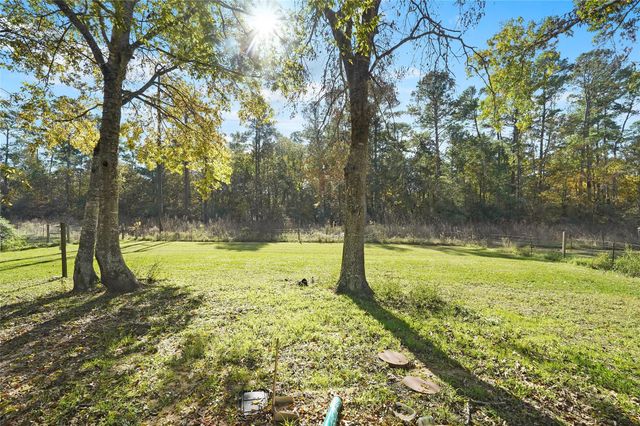 22981 Henson Road, Montgomery, TX 77356