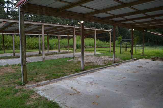 22981 Henson Road, Montgomery, TX 77356