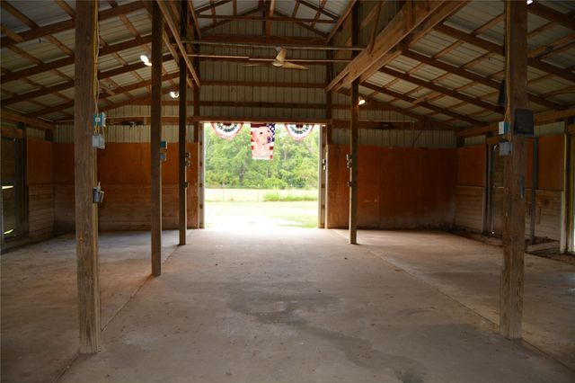 22981 Henson Road, Montgomery, TX 77356