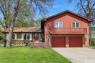 840 Queens Lane, Glenview, IL 60025