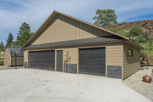 821 S Steen Rd, Spokane Valley, WA 99037