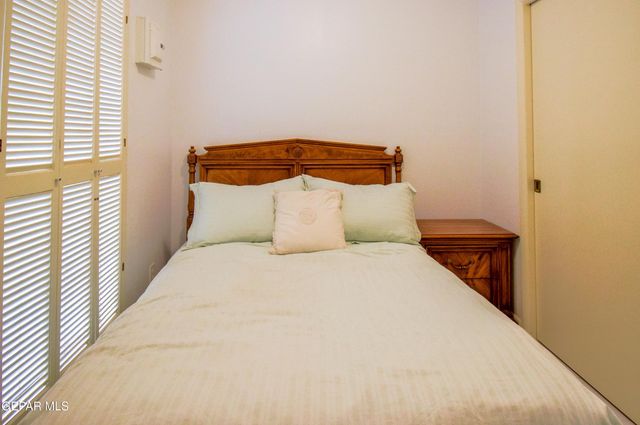 121 FOUNTAIN Road, El Paso, TX 79912