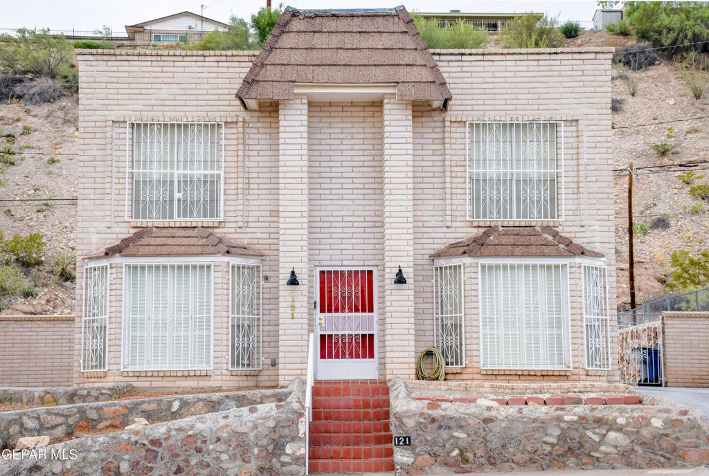 121 FOUNTAIN Road, El Paso, TX 79912