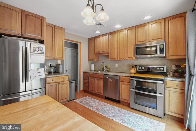 56 FALCON DR, Chalfont, PA 18914