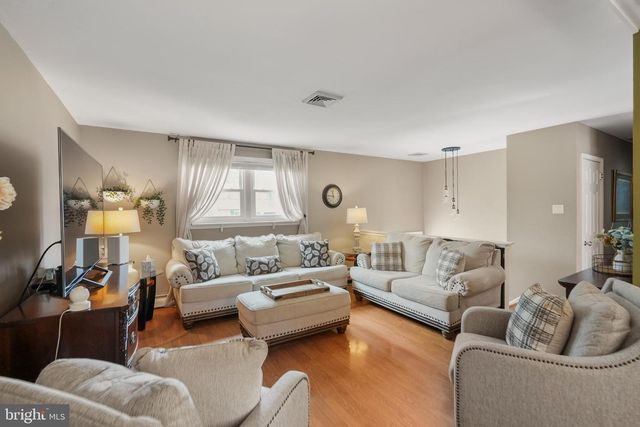 56 FALCON DR, Chalfont, PA 18914