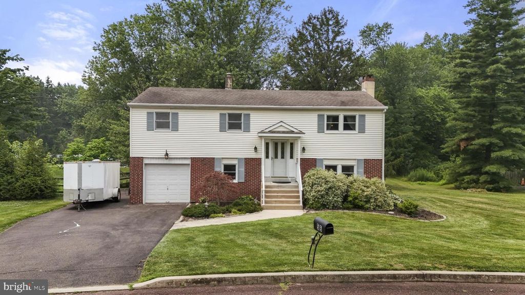 56 FALCON DR, Chalfont, PA 18914