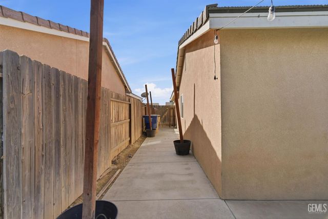 5500 Baja Drive, Bakersfield, CA 93307