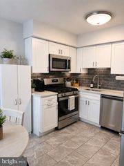 6414 HILLTOP DR #68, Brookhaven, PA 19015