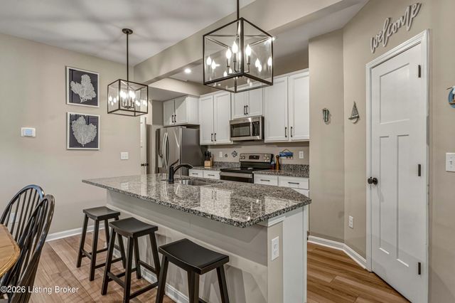 10048 Windcrest Farms Ln, Louisville, KY 40291
