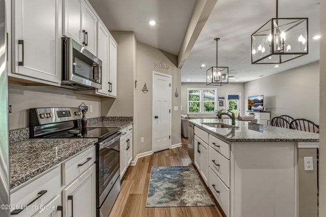 10048 Windcrest Farms Ln, Louisville, KY 40291