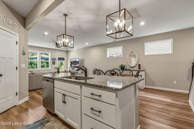 10048 Windcrest Farms Ln, Louisville, KY 40291