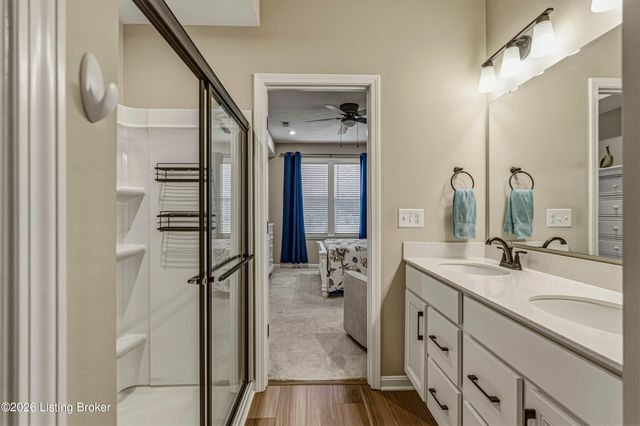 10048 Windcrest Farms Ln, Louisville, KY 40291