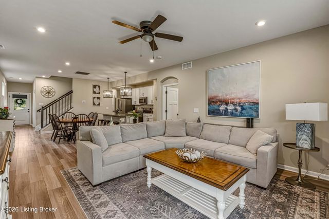 10048 Windcrest Farms Ln, Louisville, KY 40291