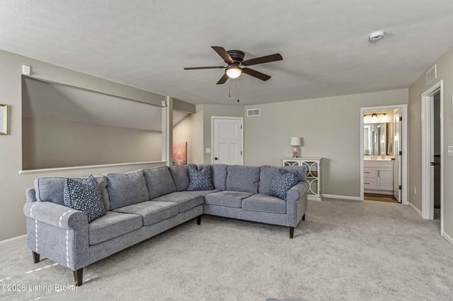 10048 Windcrest Farms Ln, Louisville, KY 40291