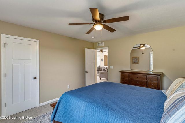 10048 Windcrest Farms Ln, Louisville, KY 40291
