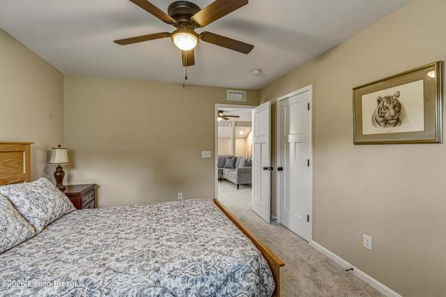 10048 Windcrest Farms Ln, Louisville, KY 40291