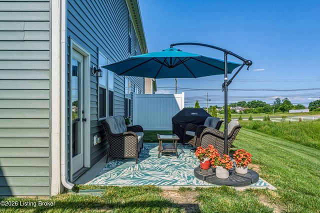 10048 Windcrest Farms Ln, Louisville, KY 40291