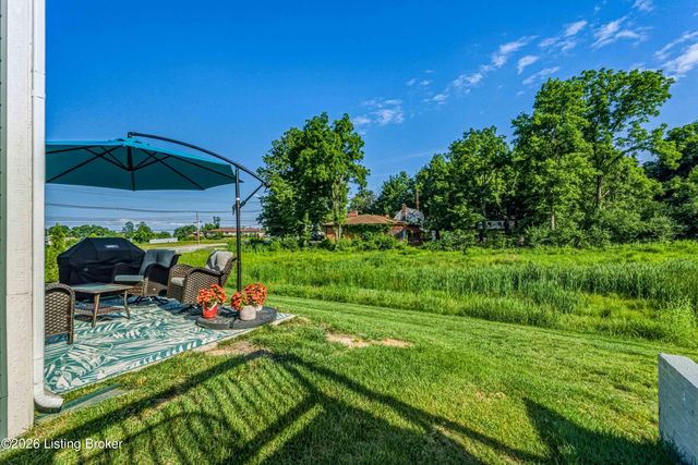 10048 Windcrest Farms Ln, Louisville, KY 40291