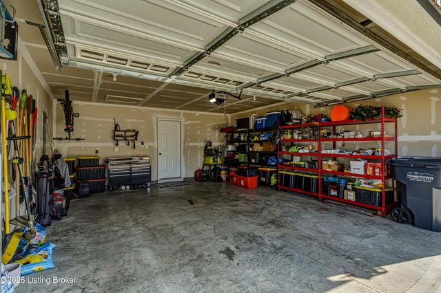 10048 Windcrest Farms Ln, Louisville, KY 40291