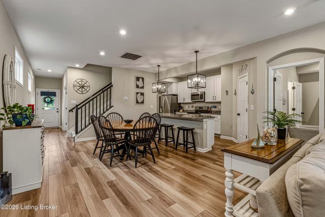 10048 Windcrest Farms Ln, Louisville, KY 40291