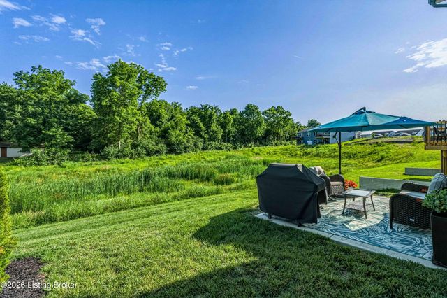 10048 Windcrest Farms Ln, Louisville, KY 40291