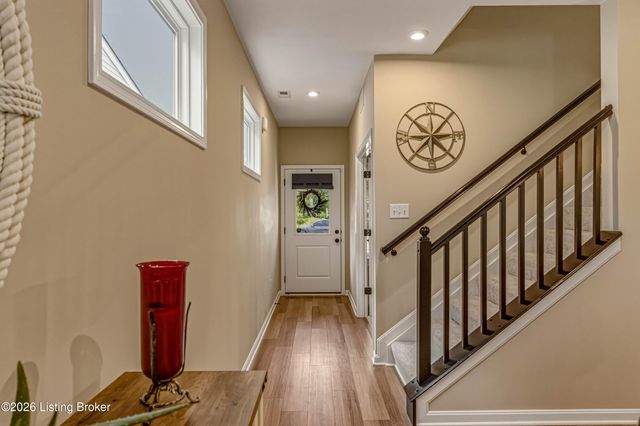 10048 Windcrest Farms Ln, Louisville, KY 40291