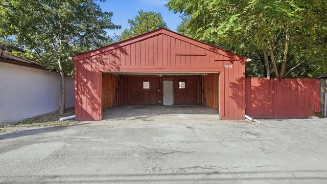 13819 S State Street, Riverdale, IL 60827