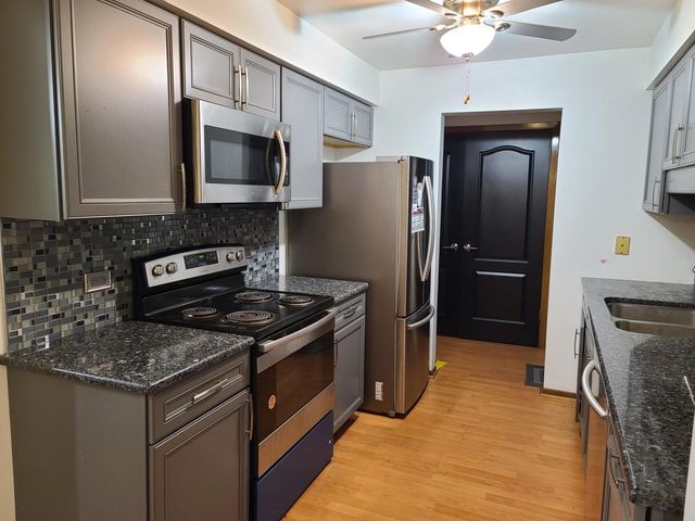 817 Oakton Street 201, Elk Grove Village, IL 60007