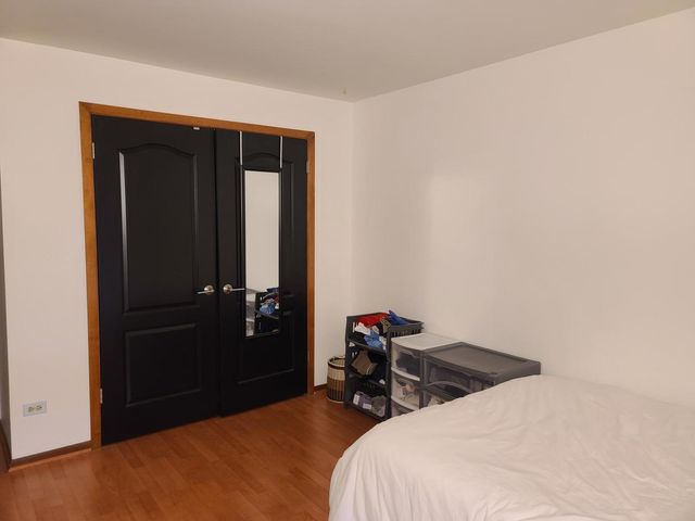 817 Oakton Street 201, Elk Grove Village, IL 60007