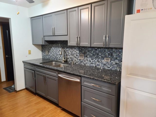 817 Oakton Street 201, Elk Grove Village, IL 60007