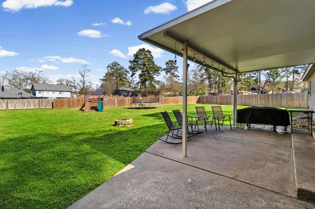 9 Jadecrest Court, Conroe, TX 77304