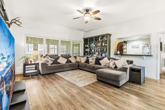 9 Jadecrest Court, Conroe, TX 77304