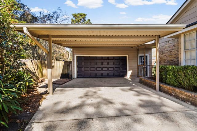 9 Jadecrest Court, Conroe, TX 77304