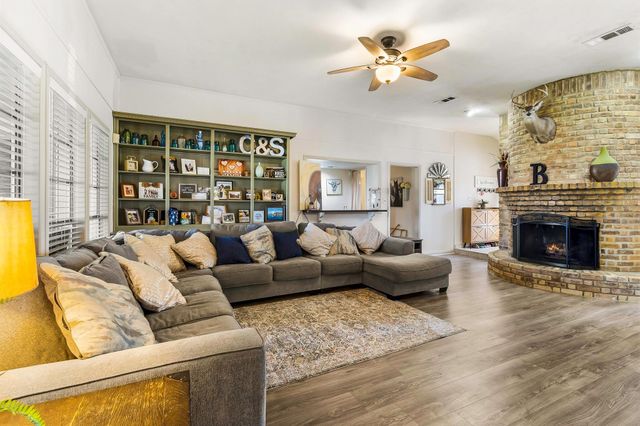 9 Jadecrest Court, Conroe, TX 77304