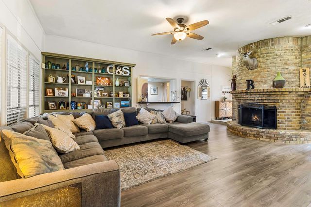 9 Jadecrest Court, Conroe, TX 77304