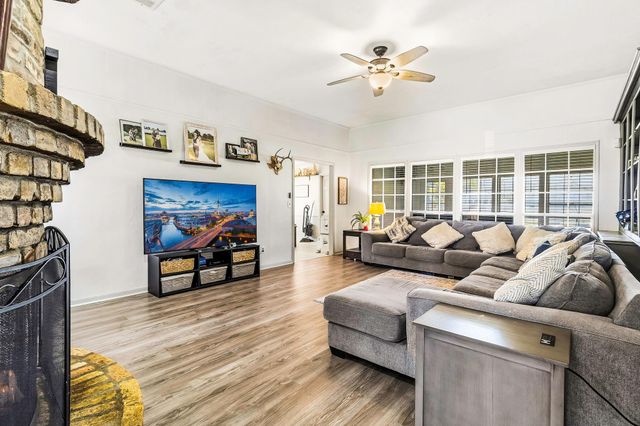 9 Jadecrest Court, Conroe, TX 77304