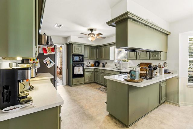 9 Jadecrest Court, Conroe, TX 77304