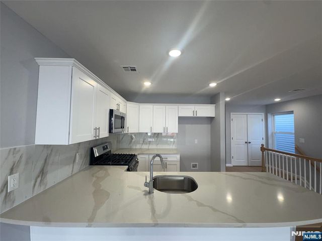 29 Isabella Avenue 2nd Fl, Newark, NJ 07106