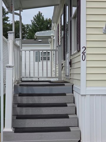 1044 Phillips Rd 20, New Bedford, MA 02745