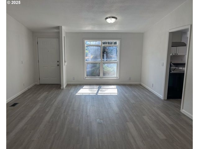 780 Sw HILL Dr, Willamina, OR 97396