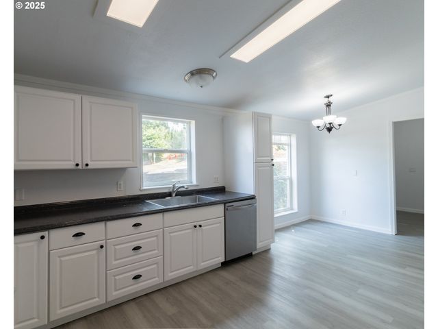 780 Sw HILL Dr, Willamina, OR 97396