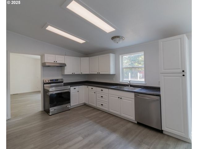 780 Sw HILL Dr, Willamina, OR 97396