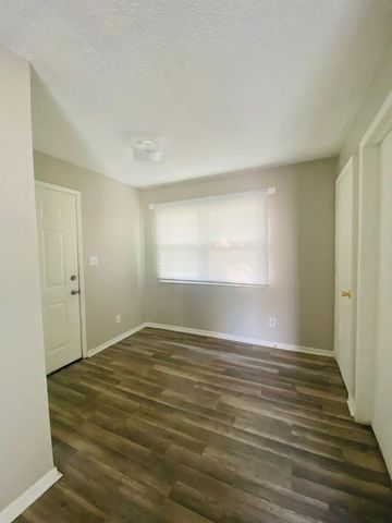 1927 22nd Street, Des Moines, IA 50310
