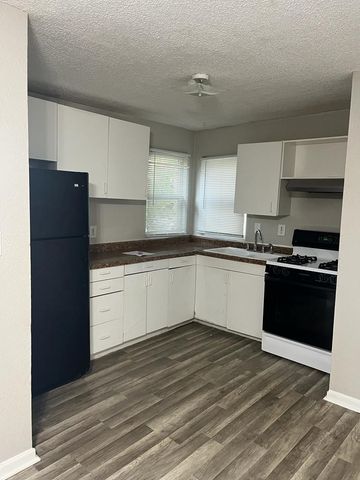 1927 22nd Street, Des Moines, IA 50310